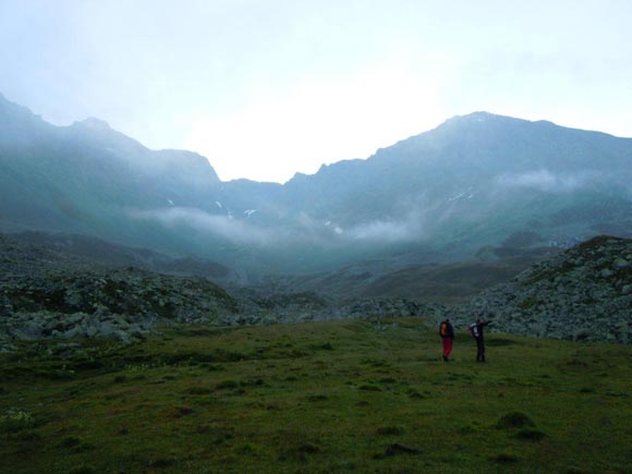 Piz Calderas - In localit Plang Lung, a sinistra il Piz Calderas, a destra la piramide della Tschima da Flix