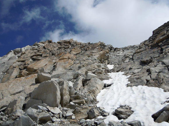 Piz Casnil - Inizia l'arrampicata sullo sperone