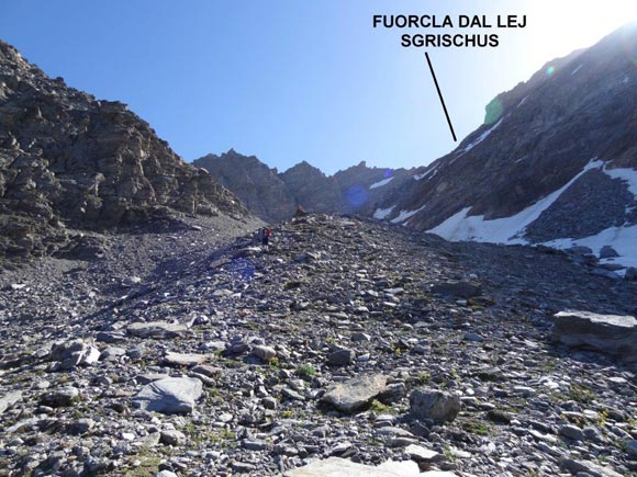 Piz Corvatsch - Nel vallone detritico che conduce alla Fuorcla dal Lej Sgrischus 