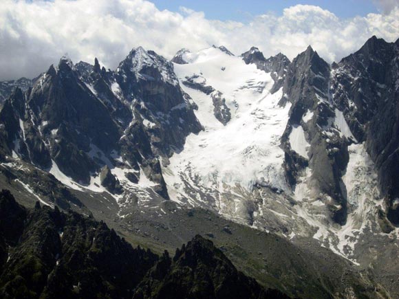 Piz Duan - Panorama di vetta, a sinistra il Gruppo delle Sciore, al centro il ghiacciaio e la Cima della Bondasca