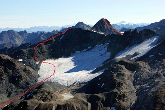 Piz Grialetsch - In primo piano il ghiacciaio senza nome, lo Scalettahorn e il Piz Grialetsch da W, dalla vetta del Chealphorn