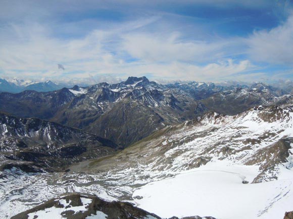 Piz Grialetsch - Panorama verso SW. A centro immagine il Gruppo del Piz Kesch