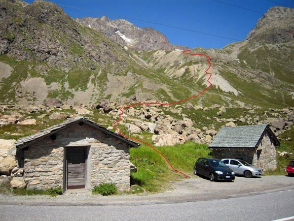 Piz Gglia - La localit Chamanna dal Stradin, in alto a centro immagine il Piz Gglia