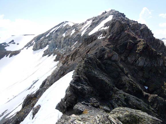 Piz Lischana - Di ritorno sulla cresta che collega la (q. 3070 m), ormai alle spalle, alla (q. 3044 m).