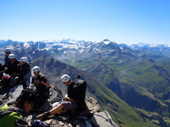 Piz Mitgel - Panorama verso SE. A sinistra il Bernina, a destra il Masino-Bregaglia e in mezzo il Piz d'Err