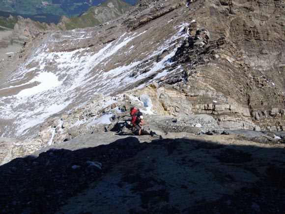 Piz Mitgel - In discesa sulle placche sotto la vetta