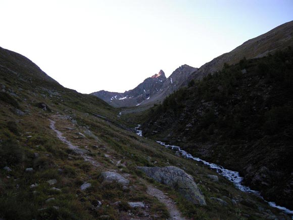 Piz Muragl - In Val Muragl, in alto il versante NW del Piz Muragl