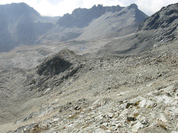 Piz Ot - Sulla traversata, al centro la sommit dello sperone