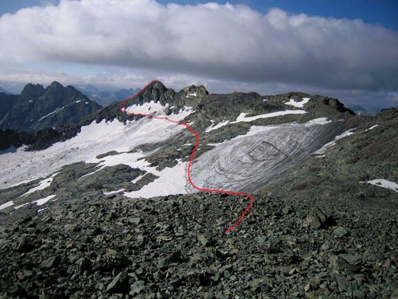 Piz Platta - Al termine del canalone e l'itinerario seguito per raggiungere la cresta E del Talihorn. La cresta N, a destra della vetta,  pi diretta ma non  facile