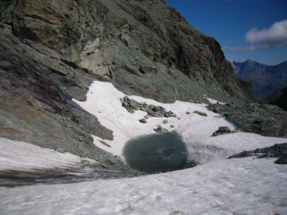 pizplatta - Un bellissimo laghetto glaciale sotto il Piz Platta