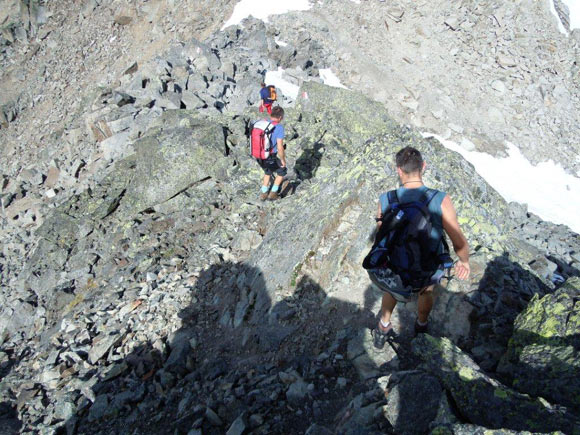 Piz Sesvenna - la breve discesa all'intaglio (q. 3081 m)