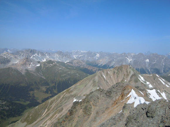 Piz Sesvenna - Panorama verso W, a destra all'orizzonte il Piz Linard