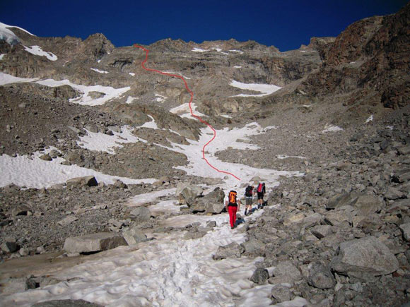 Piz Tschierva - Quello che rimane della Vadret Boval Dadains, che comunque facilita l'accesso ai pendii superiori