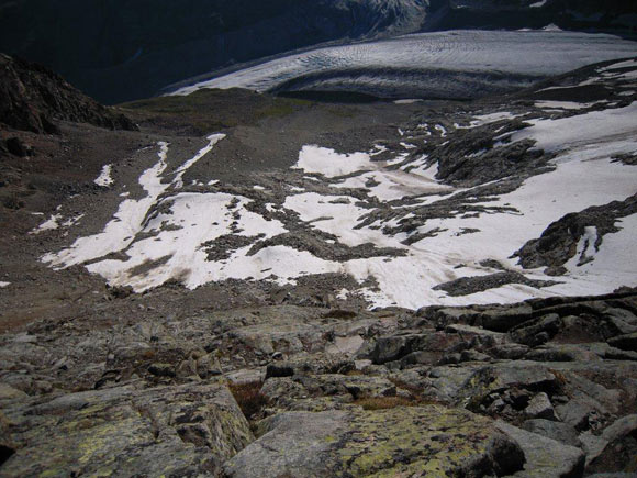 Piz Tschierva - Uno sguardo all'indietro, senza sbilanciamenti perch la corda c' ma  nello zaino di Antonio