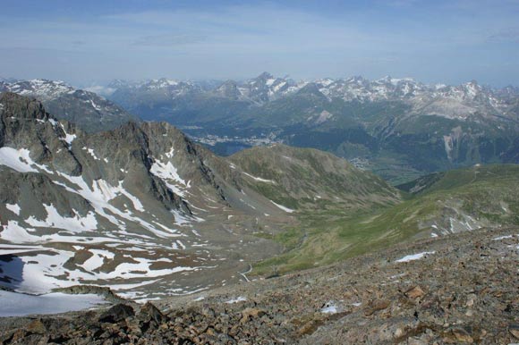 Piz Vadret - Panorama verso W con la Val Muragl appena salita e sopra il Lago di St. Moritz