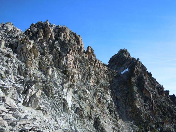 Piz Viroula - La Cima W e a destra l'intaglio nevoso con la Cima Centrale