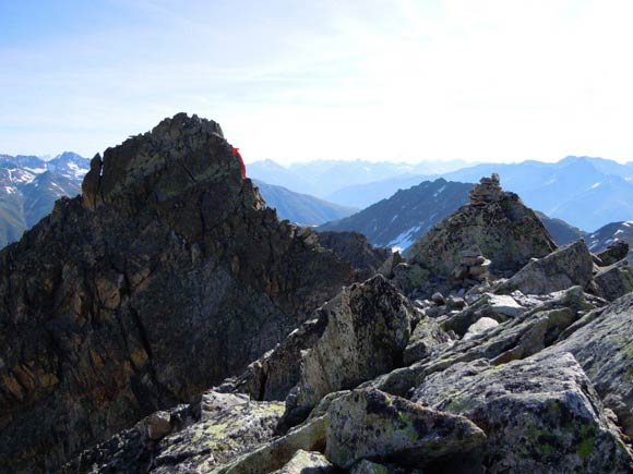 Piz Viroula - La Cima Centrale dalla vetta della Cima W. A destra la cresta da salire