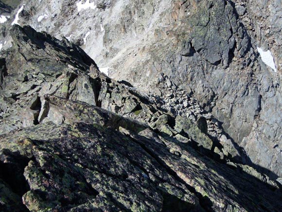 Piz Viroula - Inizia la discesa, a centro immagine l'intaglio