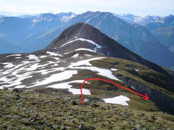 Piz Viroula - Il Piz Belvair, l'ampia sella e a destra il canale da scendere per raggiungere il sentiero