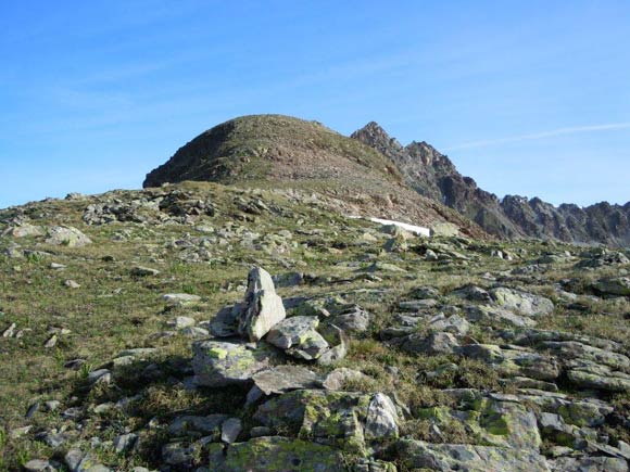 pizviroula - L'ampia sella, in alto il Piz Viroula