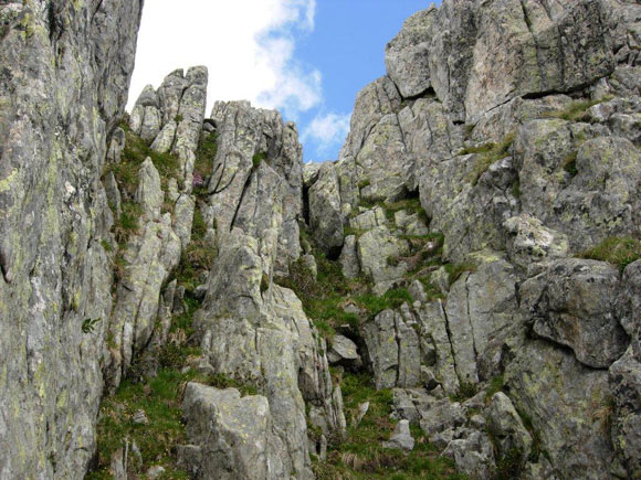 Pizzo Campanile - L'intaglio dal versante E