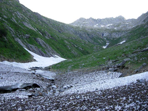 Pizzo Campanile - Lungo la Valle del Dosso, sui resti delle valanghe