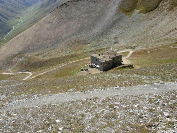 Punta e Pizzo Cassana - Il Rifugio di Cassana, una vecchia caserma militare riattata