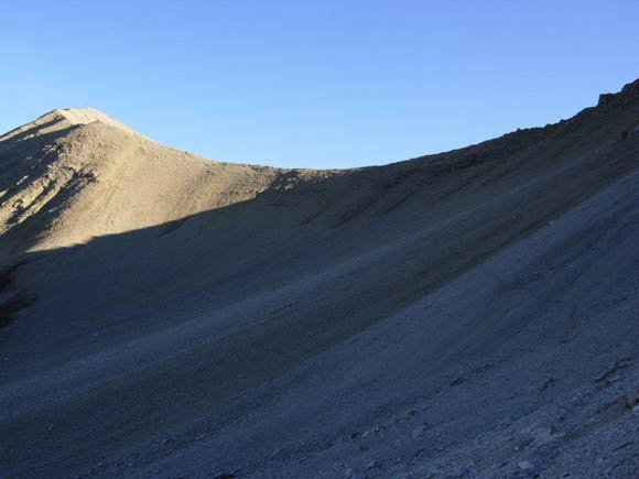 Punta e Pizzo Cassana - Sul sentierino, visibile a destra, che conduce alla bocchetta fra le due cime