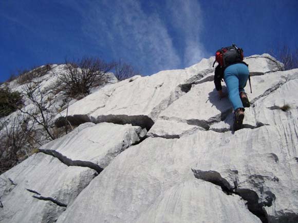 Monte Pizzocolo - Cresta SE - Placche fessurate sotto cresta