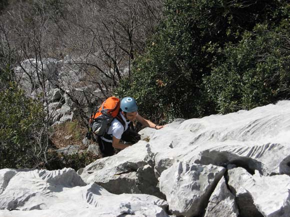 Monte Pizzocolo - Cresta SE - Superamento del salto roccioso iniziale