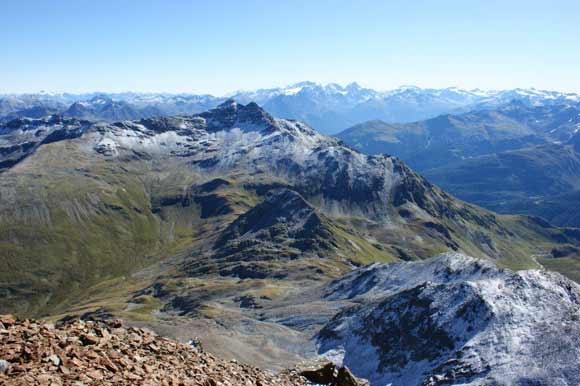 Pizzo Filone - Panorama verso ENE, al centro il Monte Forcellina e la punta del Monte Foscagno