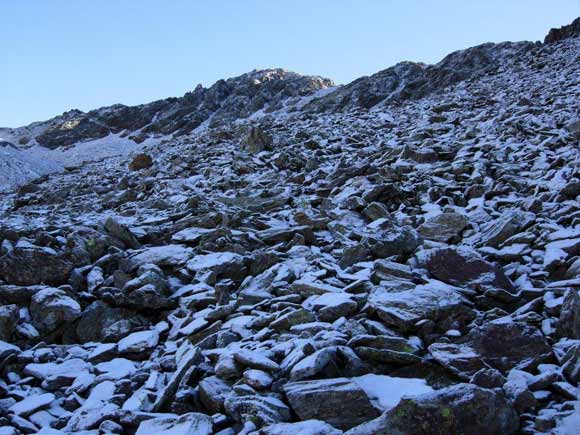 Pizzo Filone - Costeggiando il risalto roccioso che impedisce l'accesso diretto alla cresta S