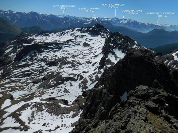Pizzo Matto - All'inizio della discesa e il panorama verso SE