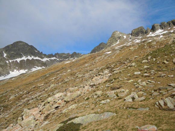 Pizzo Paglia - In salita verso la Bocchetta di Prtola che  al centro dell'immagine