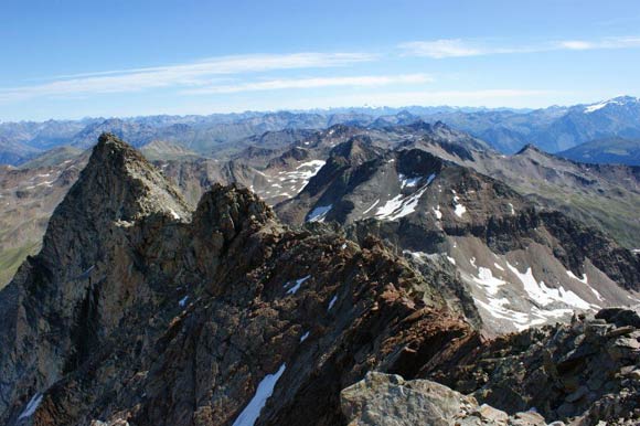 Pizzo Paradisino - Panorama di vetta verso NE. A sinistra l'anticima N e la cresta di collegamento