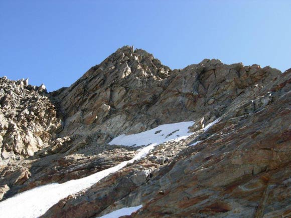 Pizzo Paradisino - Sulle strette cenge prima di raggiungere la cresta S, al centro la vetta