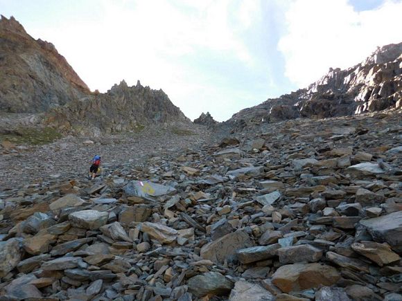 Pizzo Rachele - Il lungo pendio detritico che conduce al Passo Ventina