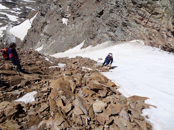 Pizzo Varuna - In discesa, all'inizio del ripido canale S