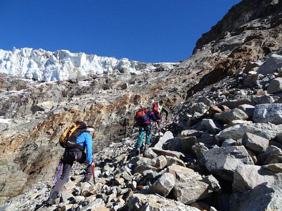 Pizzo Varuna - In salita, su facili roccette