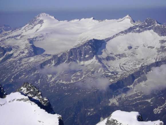 Cima Presanella - Parete Nord - Vista verso il Car� Alto e il Corno di Cavento