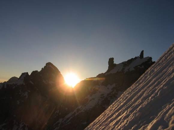 Cima Presanella - Parete Nord - Sorgere del sole visto dalla parete nord