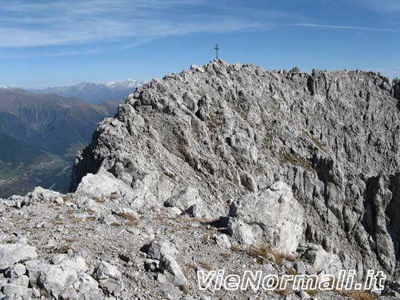 Pizzo della Presolana Occidentale - La cresta rocciosa che porta alla croce di vetta