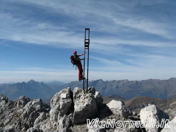 Pizzo della Presolana Ovest - Sulla croce di vetta