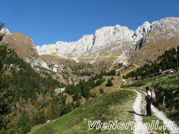 Pizzo della Presolana Ovest - Il percorso di salita visto presso la Malga Casinelli