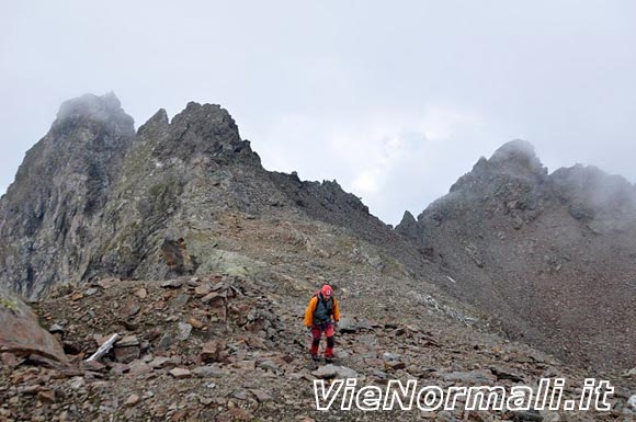 Torrione dïïAlbiolo - I pendii detritici dopo il Passo dei Contrabbandieri