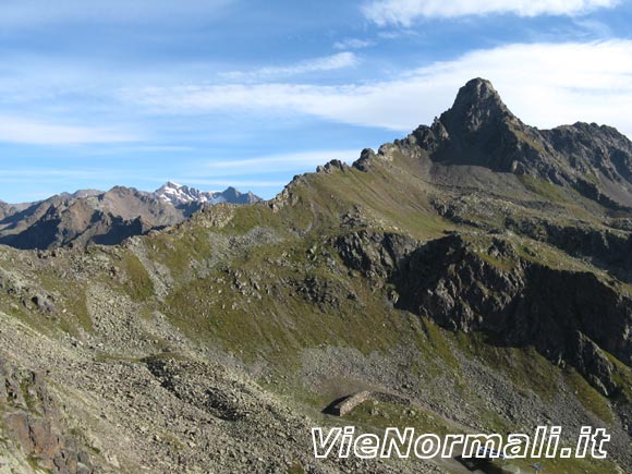 puntaalbiolo - La lunga cresta di accesso verso il Torrione d'Albiolo