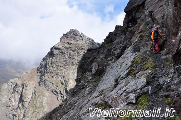 Punta Albiolo - Lungo il tratto iniziale della cengia