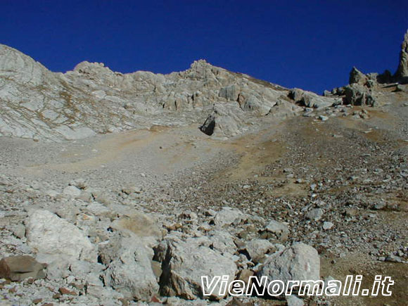 Punta del Ciadin - Il ghiaione di salita verso la Bassa del Ciadin e il sentiero Bepi Zac