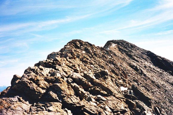 puntadelloscudo - Sulla cresta che collega le due cime