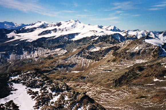 Punta dello Scudo - Panorama verso SSW, al centro il Cevedale